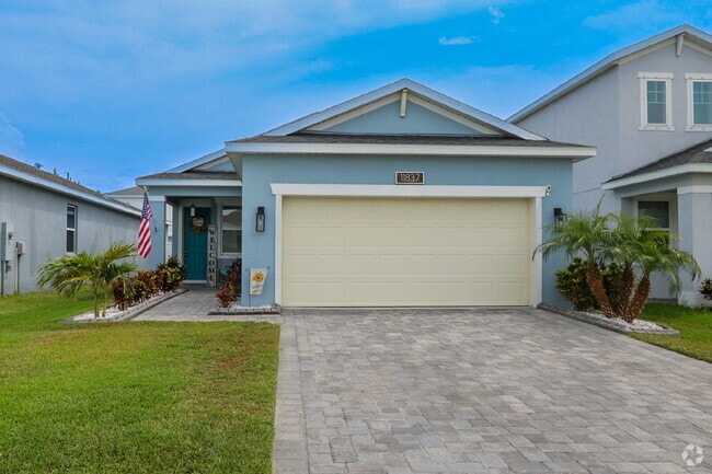 Building Photo - Stunning 4-Bedroom Home in South Fork with...