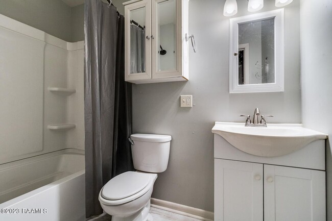 Photo - 757 St Thomas St Unit B