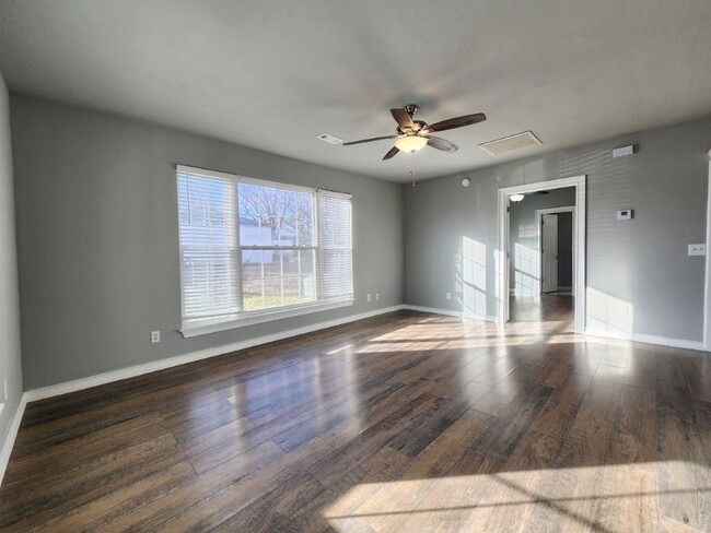 Photo - 7642 SW Regional Airport Blvd