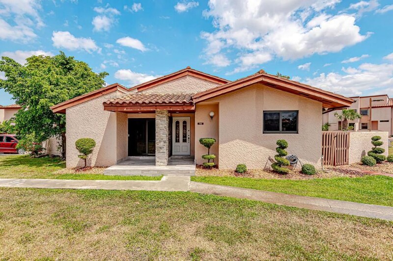 Photo - 740 NW 105th Pl