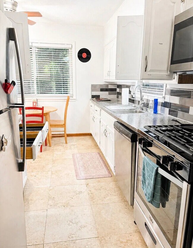Photo - 1445 E Lynn Dr