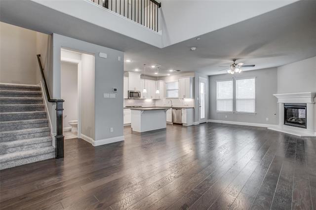 Photo - 704 Reeves Ln