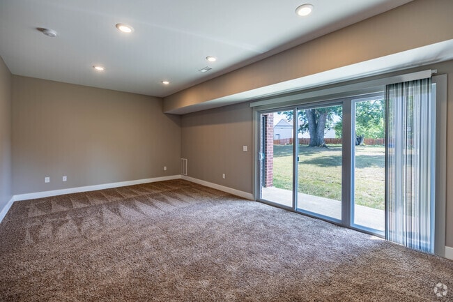 2BR, 2BA - 1700SF - Living Room