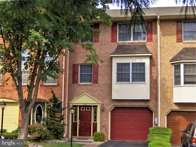 Photo - 1026 Lindsay Ln Townhome
