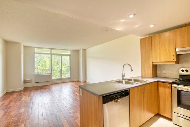 Photo - 2700 Rufus Rockhead Unit 607