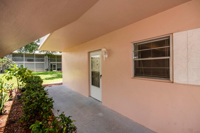 Photo - 18081 SE Country Club Dr Unit 16-151