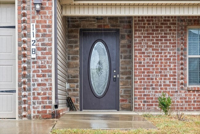 Photo - Pet Friendly Three Bedroom in Rossview!