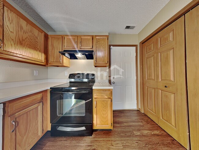 Photo - 6044 Draycott Dr