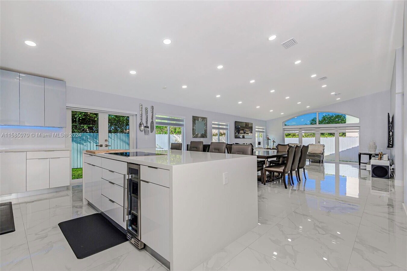 Photo - 344 SW 191st Ave