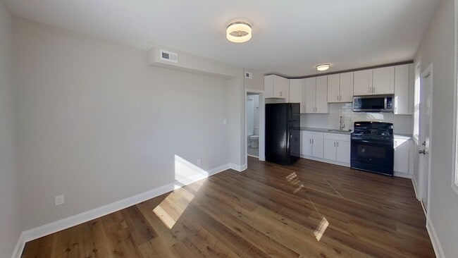 Building Photo - 3607 Fernhill Ave Unit 2