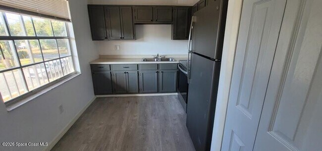 Photo - 556 Titus St