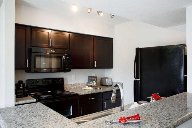 Spacious Kitchen | Trailpoint Apartments at The Woodlands - Trailpoint at the Woodlands