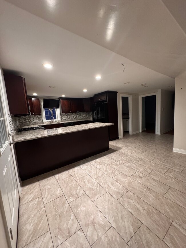 Building Photo - 218 S 13th Ave Unit 2