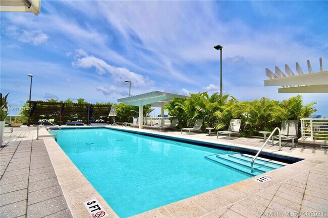 3256 NE 1st Ave Unidad SI FL7-ID1044511P