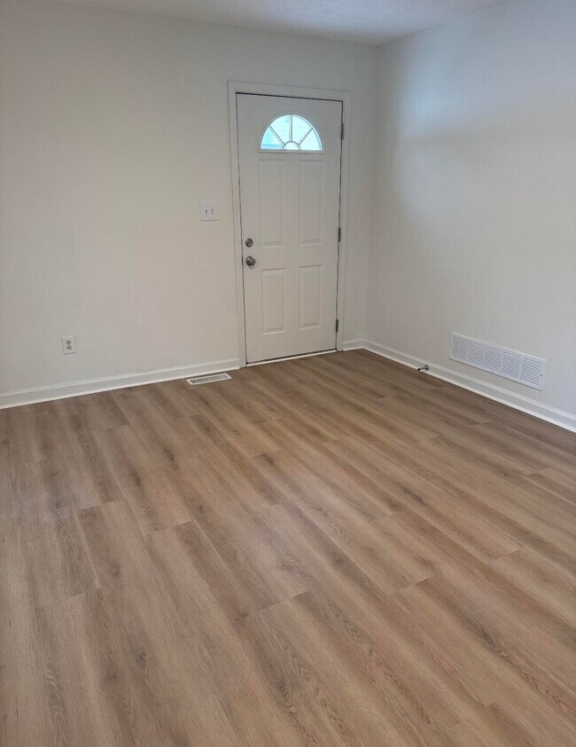 Photo - 301 Young St