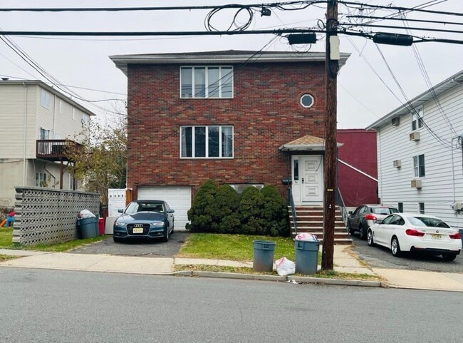 Building Photo - 94 1st St