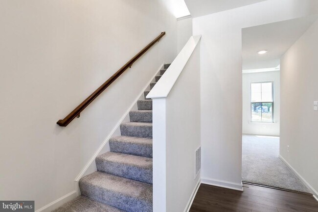 Photo - 167 Clifton Mnr