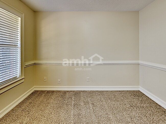 Photo - 724 Johnson Ct