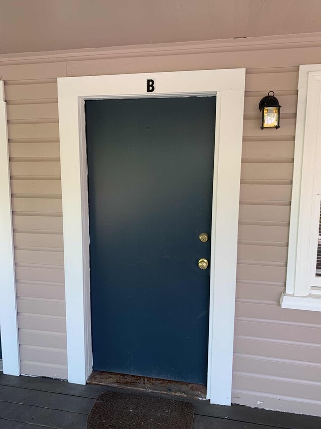 Front Door - 215 Hood St Unit B
