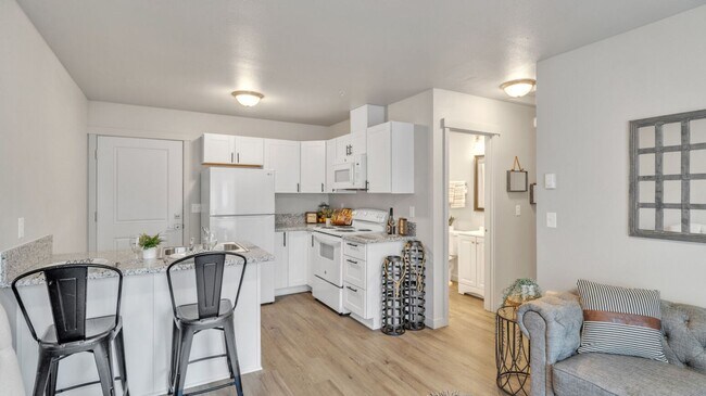 Photo - 555 N. River Rd.