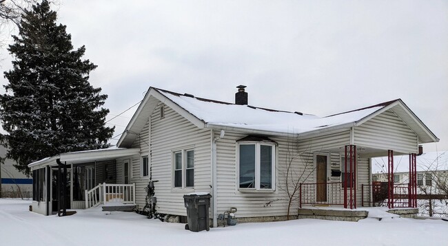 Building Photo - 517 E Troy Ave