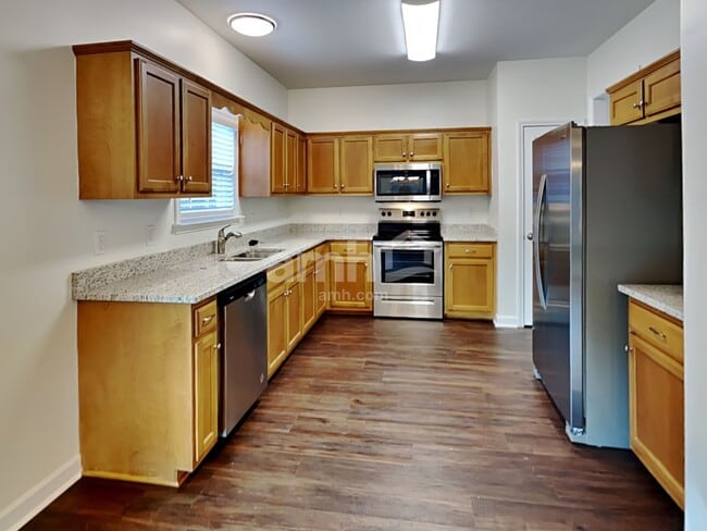 Photo - 3058 Romain Trail