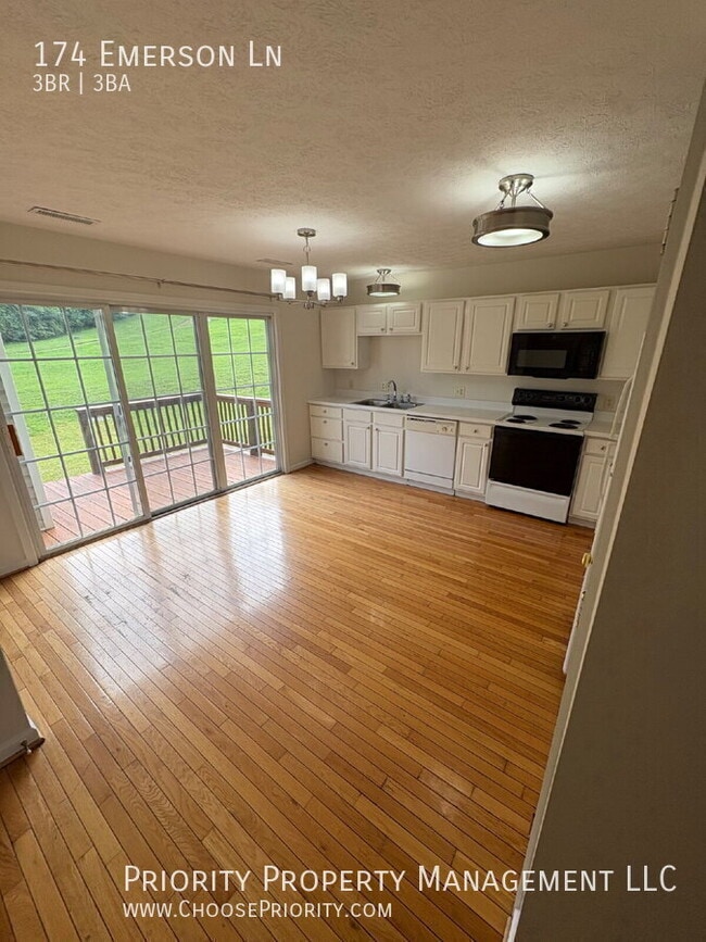 Photo - 174 Emerson Ln