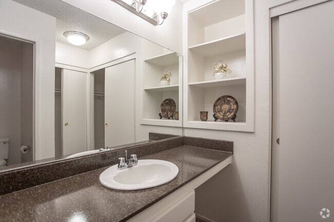 1BR, 1BA-725 SF