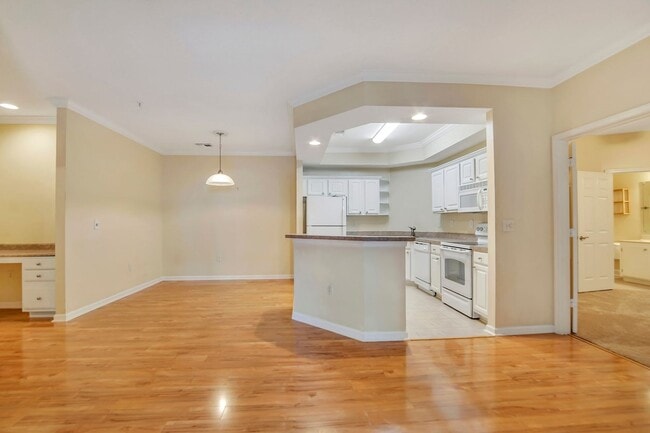 Photo - HOLIDAY CHEER - 50% Off 1st Month's Rent