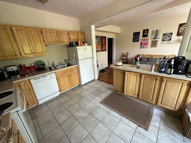 Photo - 1135 Commonwealth Ave