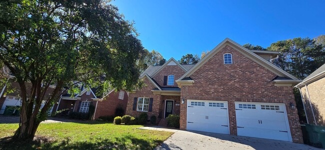 Building Photo - Beautiful 4 bedroom 3.5 bath near Clemmons