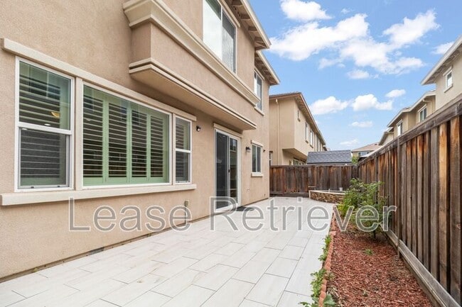 2631 Clarita Dr