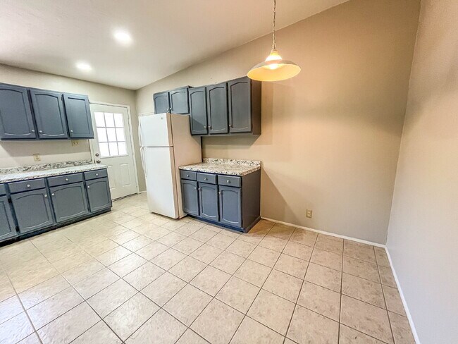 Photo - 1239 N Alamo Ave