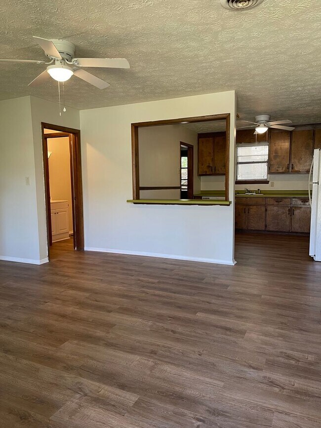 Photo - 2 bedroom 1 bath duplex is located off Whitehead Rd!