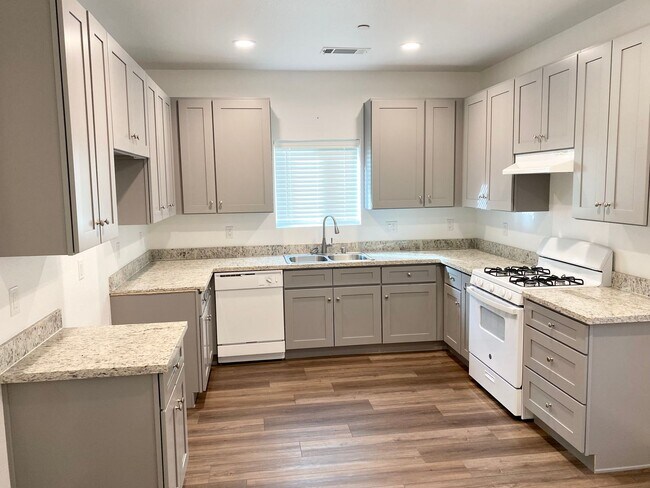 Photo - 1326 S Santa Fe St Unidad 1326 S Santa Fe St #102