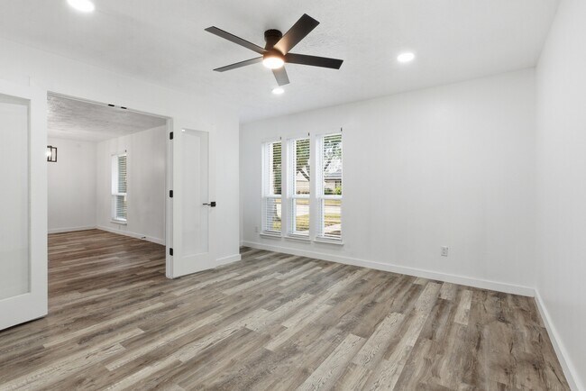 Photo - 2906 Colonial Dr