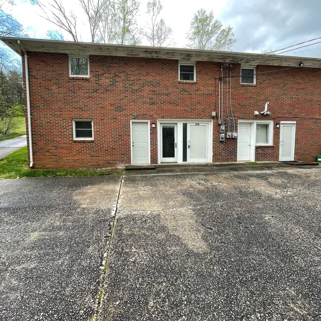 Photo - 306 Morehead St Ext House
