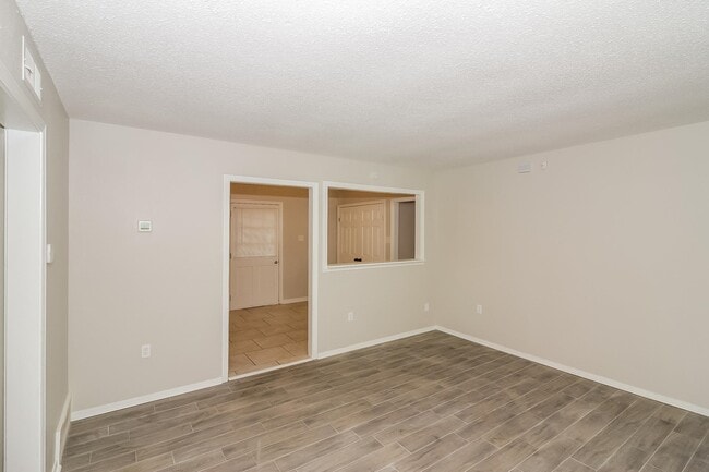 Photo - 148 S Holmes St