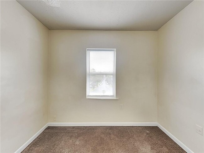 Photo - 177 Lawton St SW