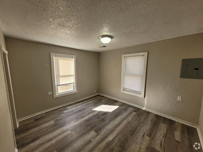 Building Photo - $850 - 2 bedroom/ 1 bathroom - Newly remod... Rental