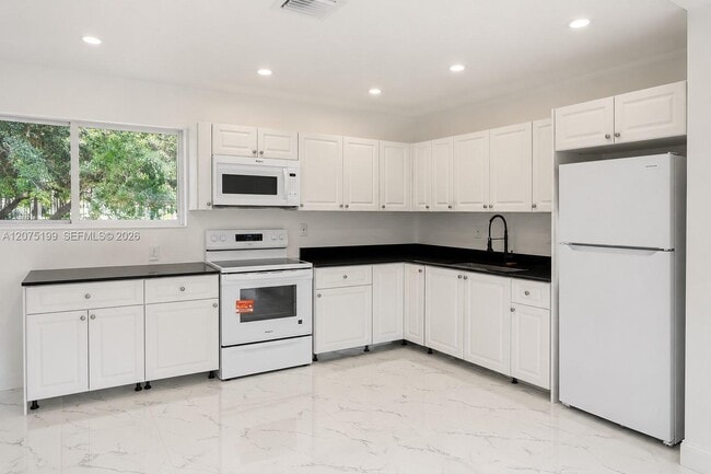 Photo - 901 NW 116th St