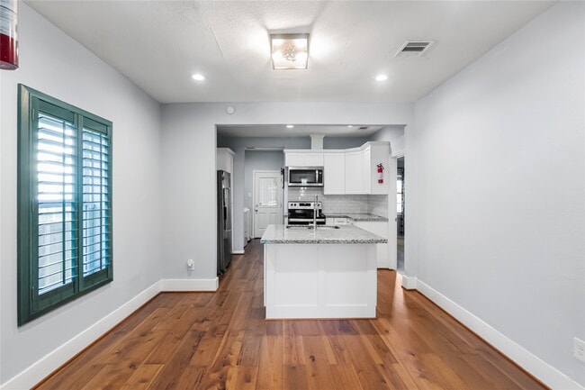 Photo - 3108 Indiana St