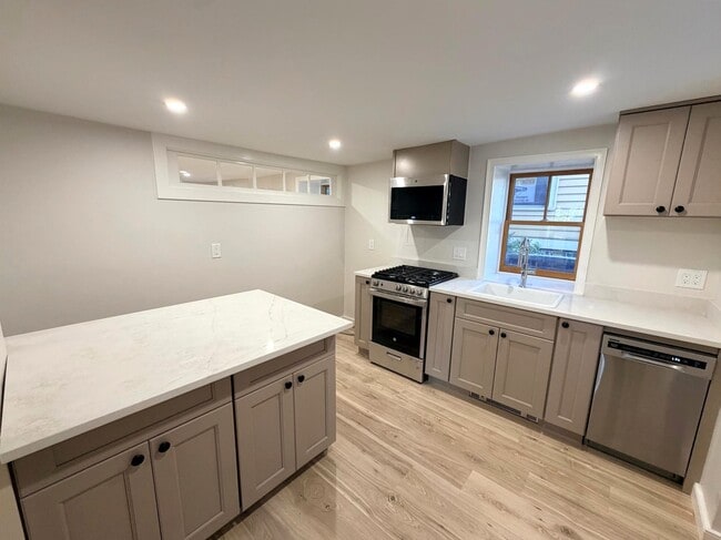 Building Photo - 261 Mount Auburn St Unit 2