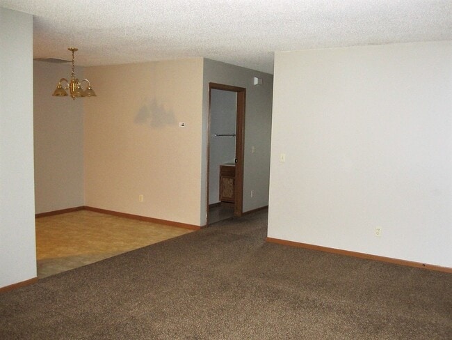 Photo - 626 W 8th St