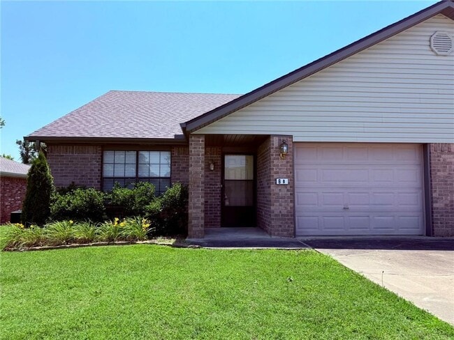 Photo - 6 Holly Dr Townhome