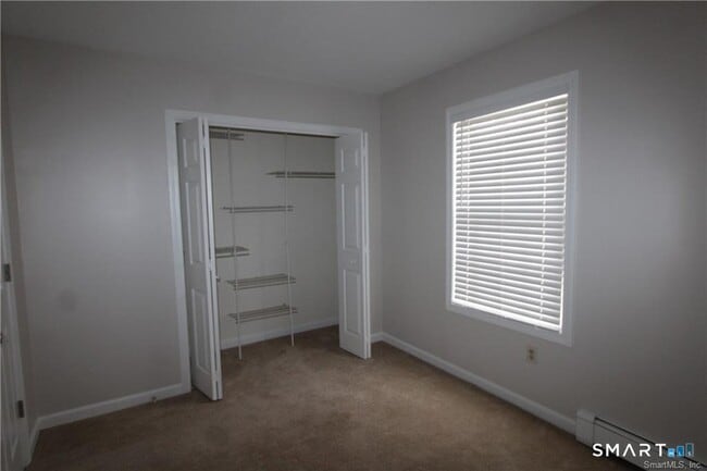 Photo - 7 Bittersweet Ln