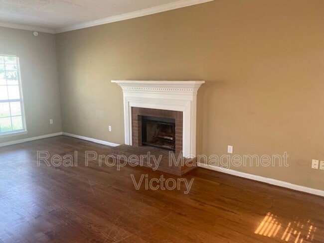 Photo - 1336 Royalty Dr