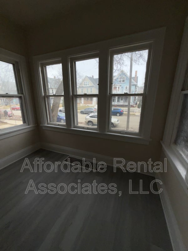 Photo - 2627 S 6th St Unit Upper