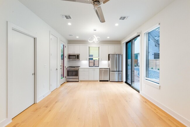 Photo - 1118 Walton Ln