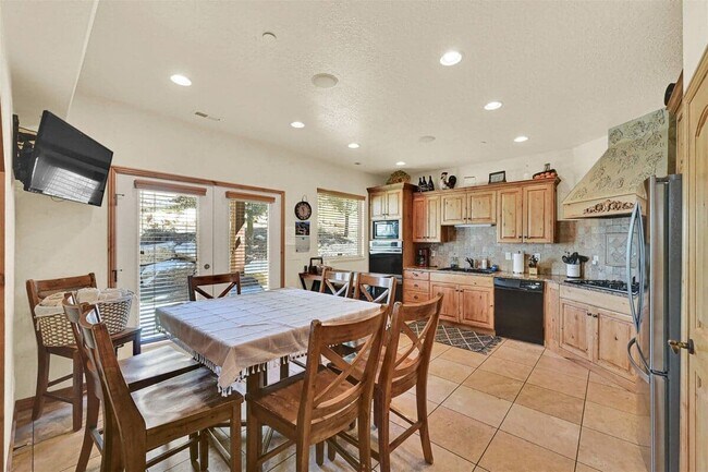 Photo - 5176 Fairview Loop